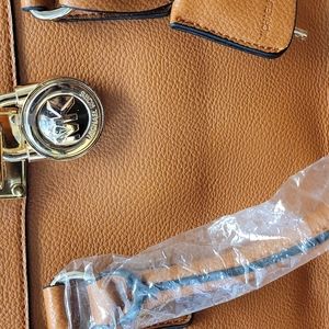 Nwot Beautiful MK tote bag. Cognac colored. A must have for your Spring.